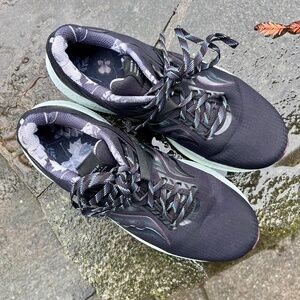 Saucony Triumph 20 Runshield Running Shoes Size 8.5 Women’s